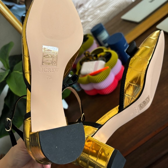 Bow heels - Picture 3 of 3